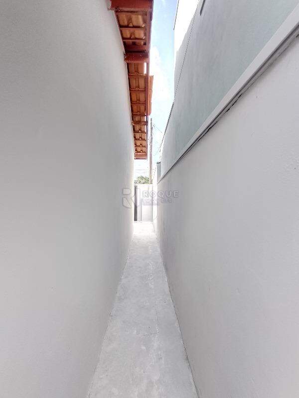 Casa Residencial para aluguel no bairro Parque Residencial Abílio Pedro: Corredor externo