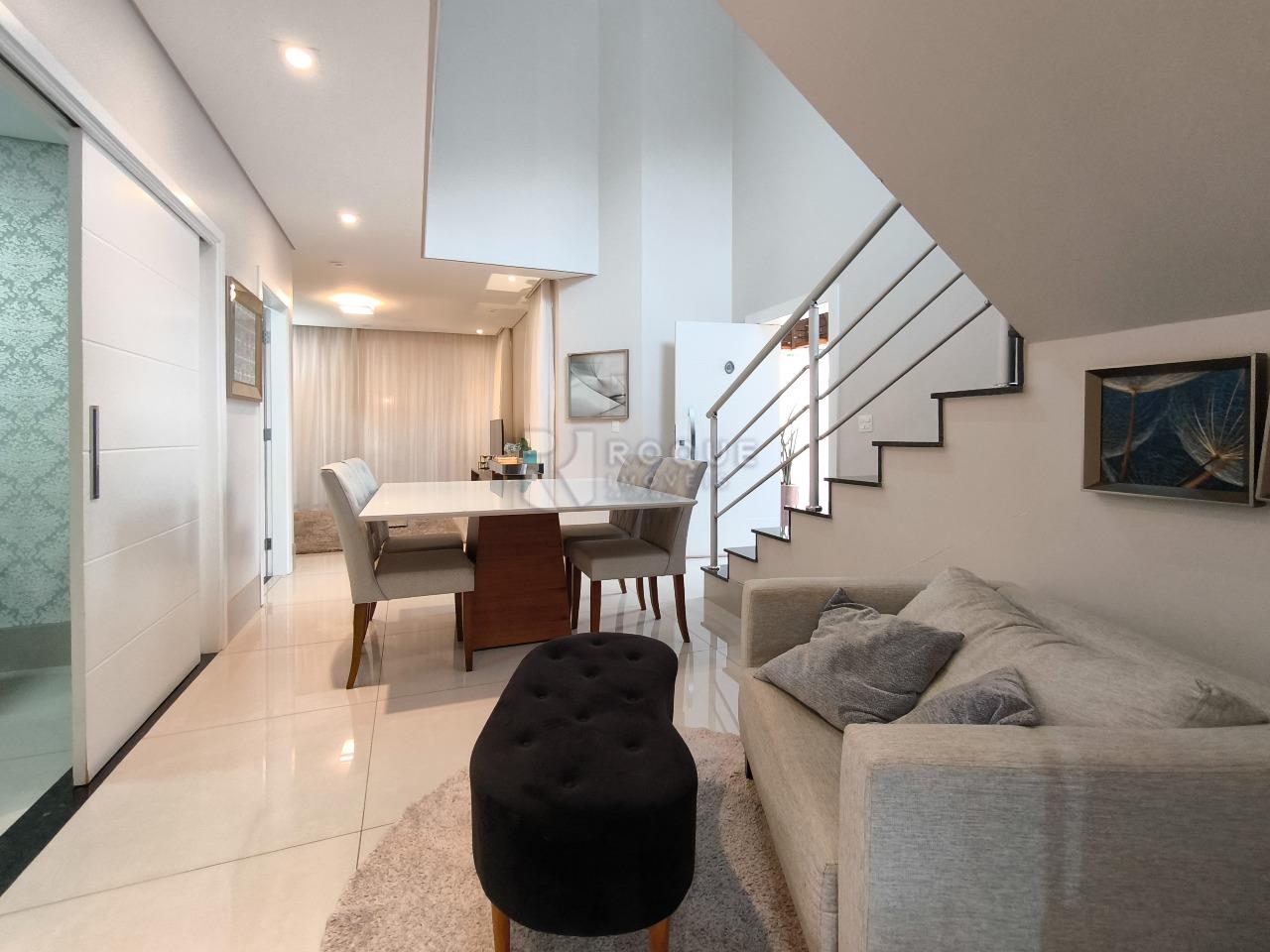 Casa em condomínio à venda no bairro Jardim Porto Real: SALA DE ESTAR