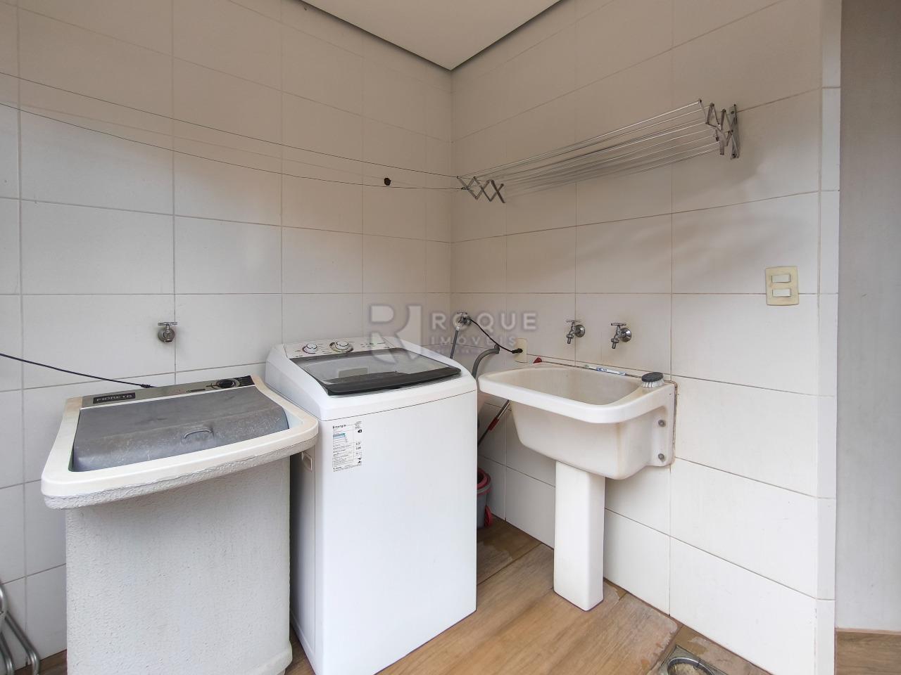 Casa em condomínio à venda no bairro Jardim Porto Real: LAVANDERIA