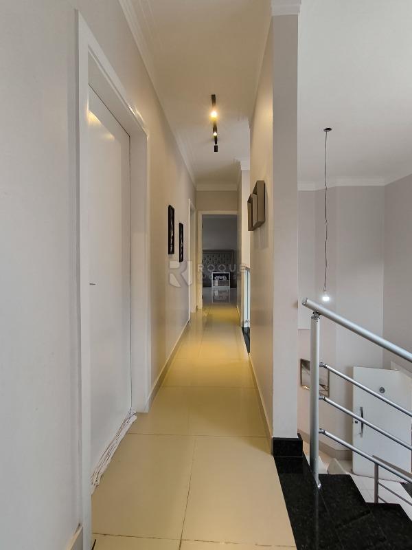 Casa em condomínio à venda no bairro Jardim Porto Real: CORREDOR INTERNO