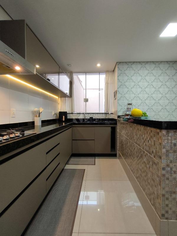 Casa em condomínio à venda no bairro Jardim Porto Real: COZINHA