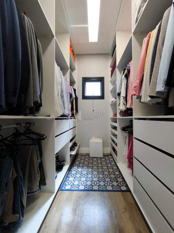 Casa em condomínio à venda no bairro Residencial Lago Azul: CLOSET SUÍTE 1