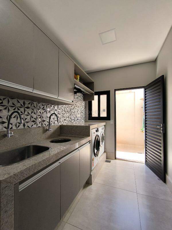 Casa em condomínio à venda no bairro Residencial Lago Azul: LAVANDERIA