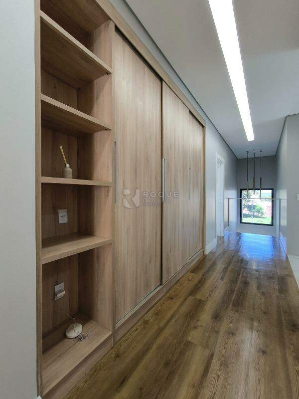 Casa em condomínio à venda no bairro Residencial Lago Azul: ROUPEIRO