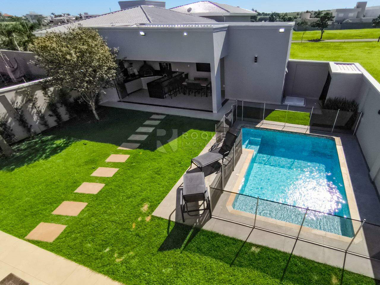 Casa em condomínio à venda no bairro Residencial Lago Azul: ÁREA EXTERNA