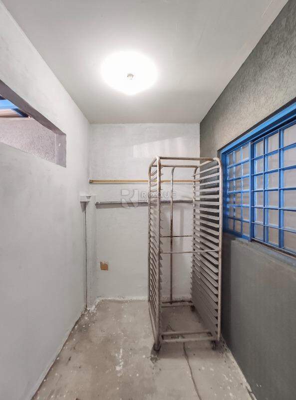 Barracão/Galpão para aluguel no bairro Jardim Residencial Village: Despensa frente 