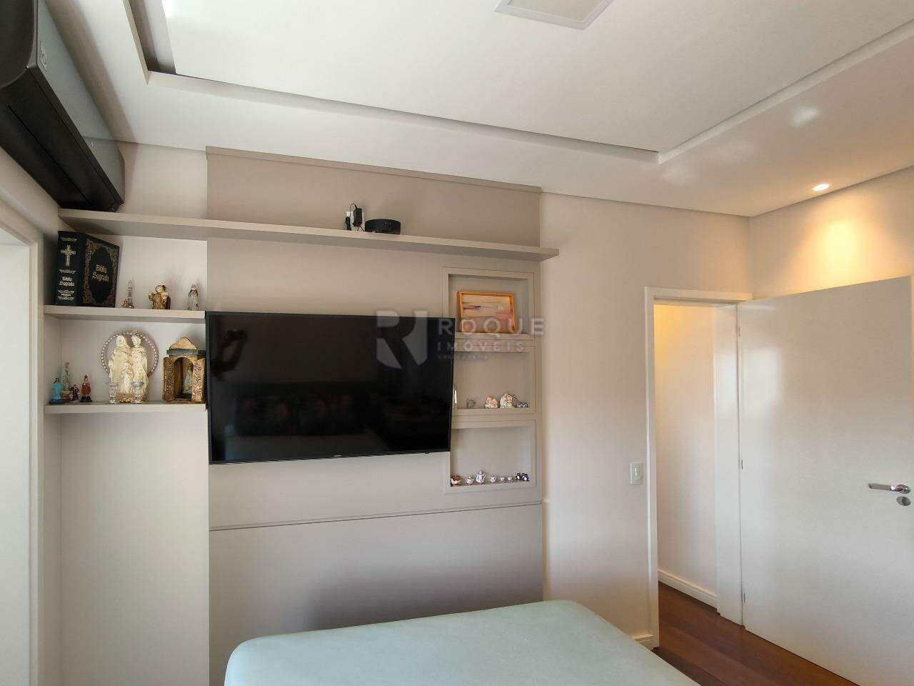 Apartamento à venda no bairro Vila Santa Rosália: SUÍTE