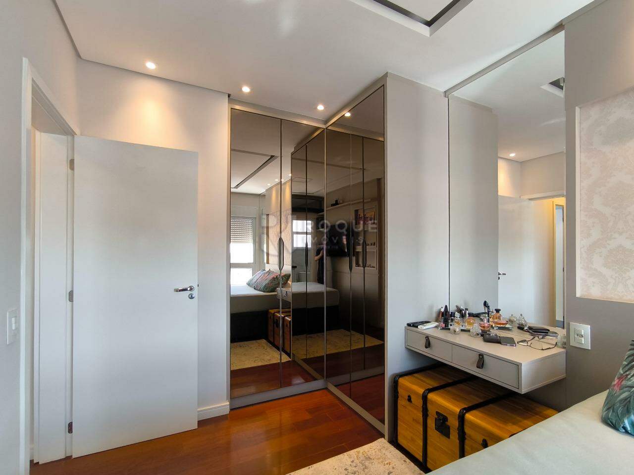 Apartamento à venda no bairro Vila Santa Rosália: SUÍTE