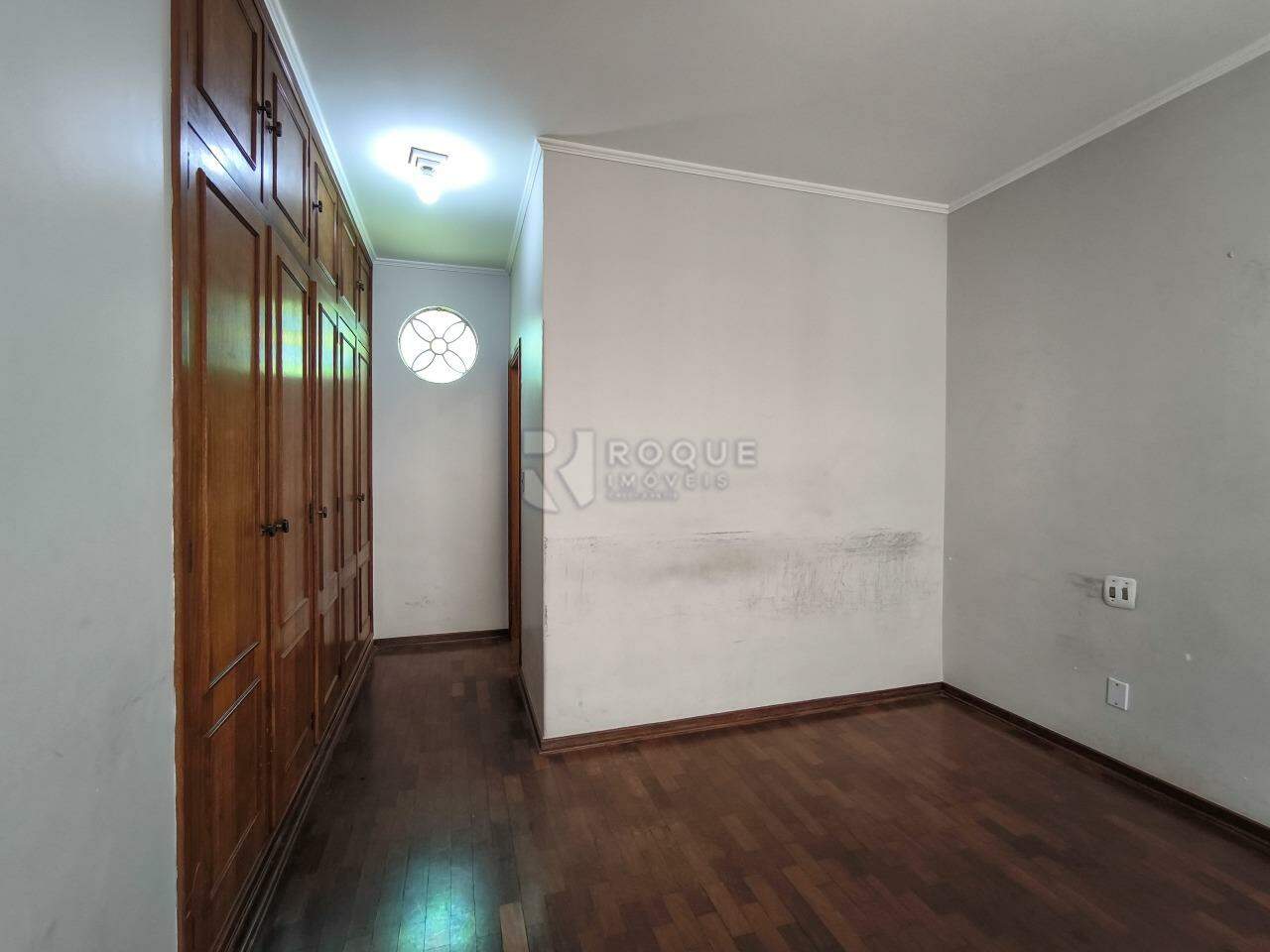 Casa Residencial à venda no bairro Vila Castelar: SUÍTE