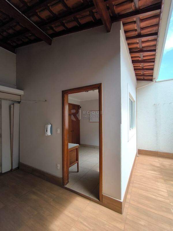 Casa Residencial à venda no bairro Vila Castelar: ESCRITÓRIO