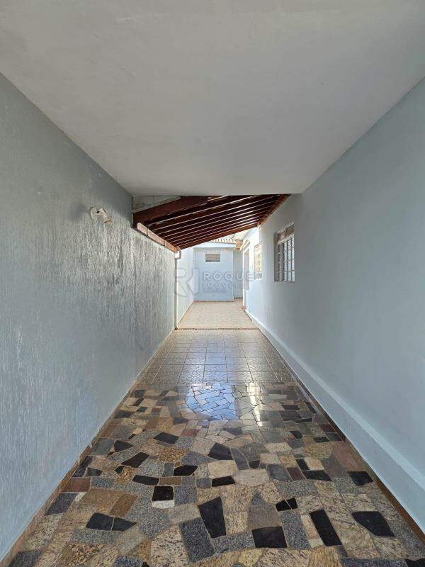 Casa Residencial à venda no bairro Jardim Nova Suiça: Garagem