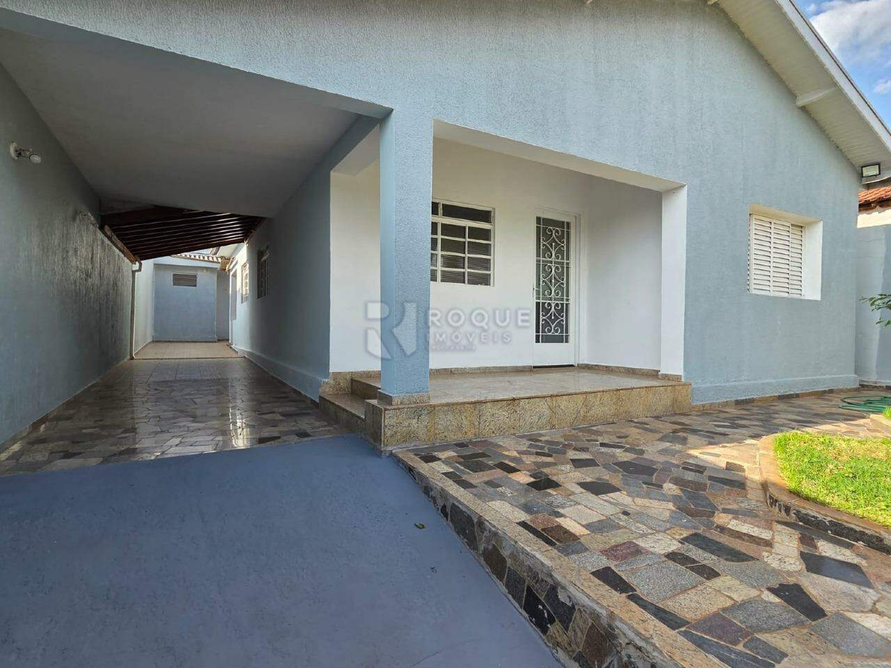 Casa Residencial à venda no bairro Jardim Nova Suiça: Garagem