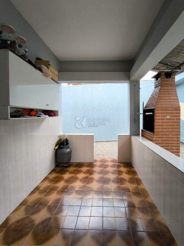 Casa Residencial à venda no bairro Jardim Nova Suiça: ÁREA DE SERVIÇO