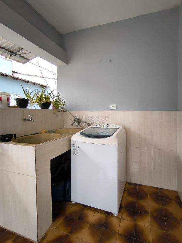 Casa Residencial à venda no bairro Jardim Nova Suiça: LAVANDERIA