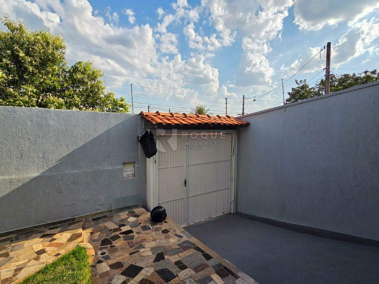 Casa Residencial à venda no bairro Jardim Nova Suiça: Garagem