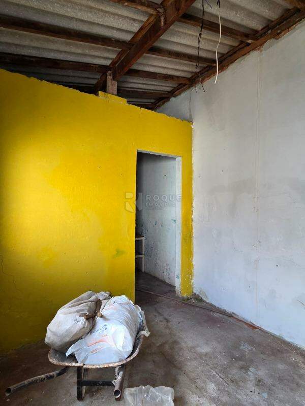 Casa Residencial à venda no bairro Jardim Nova Suiça: Sala - Edícula