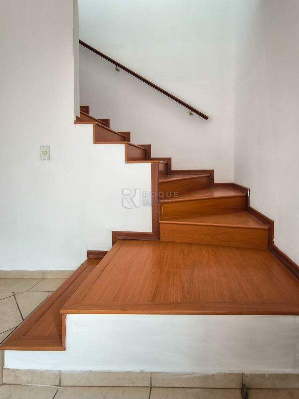 Casa Residencial à venda no bairro Jardim São Roque: ACESSO PISO SUPERIOR