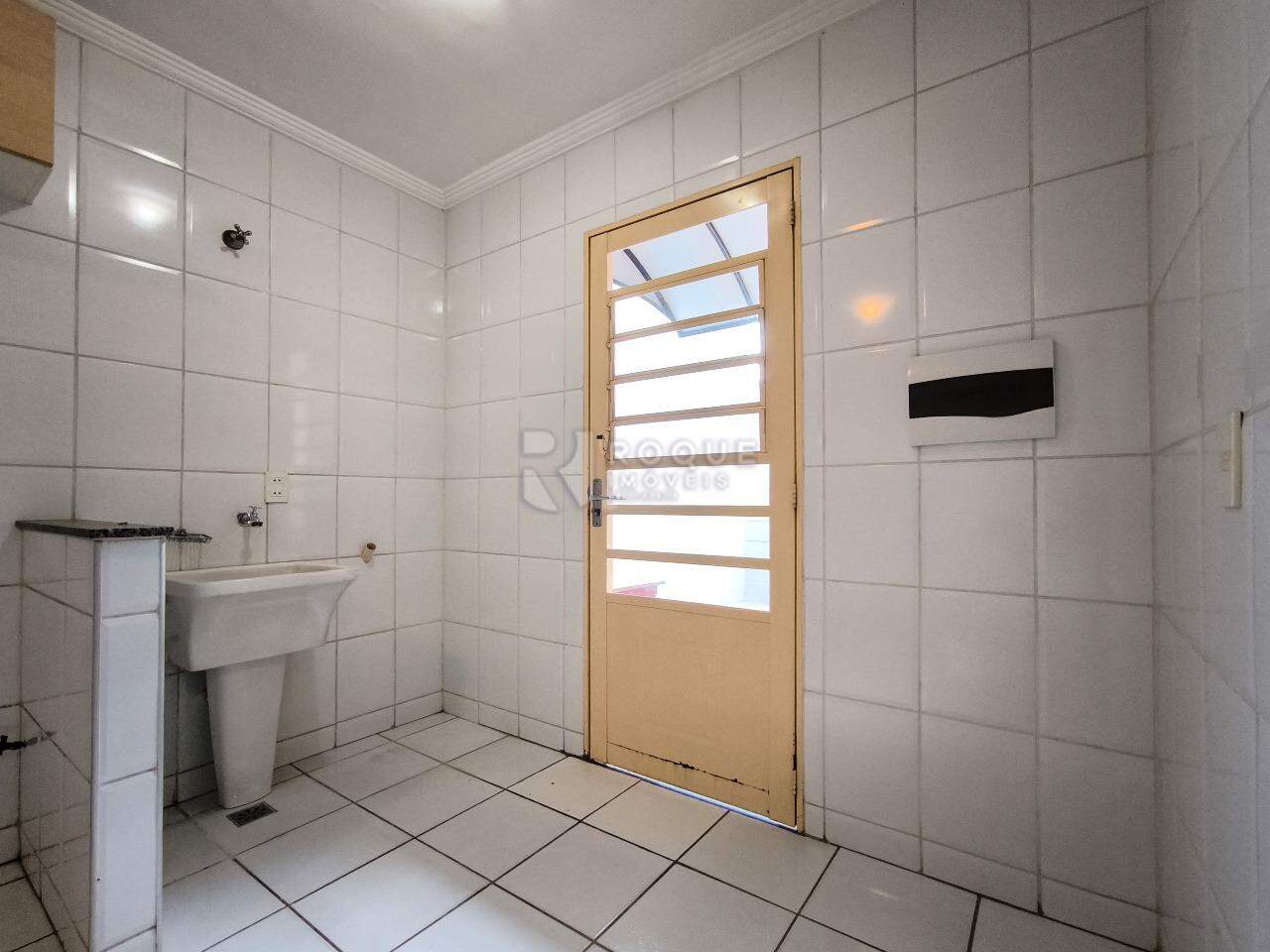 Casa Residencial à venda no bairro Jardim São Roque: LAVANDERIA