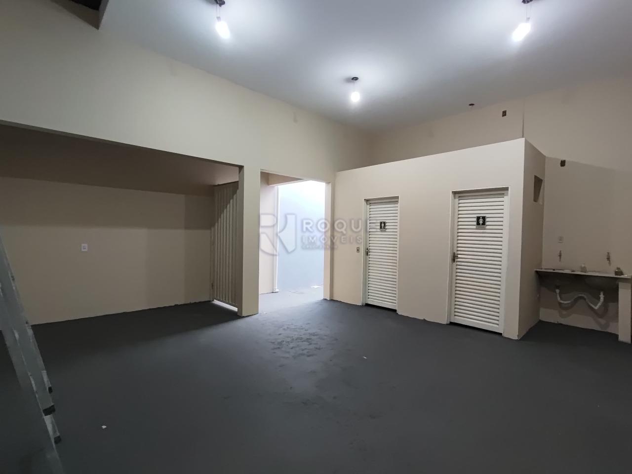 Salão para aluguel no bairro Jardim Residencial Recanto Alvorada: Salão fundos