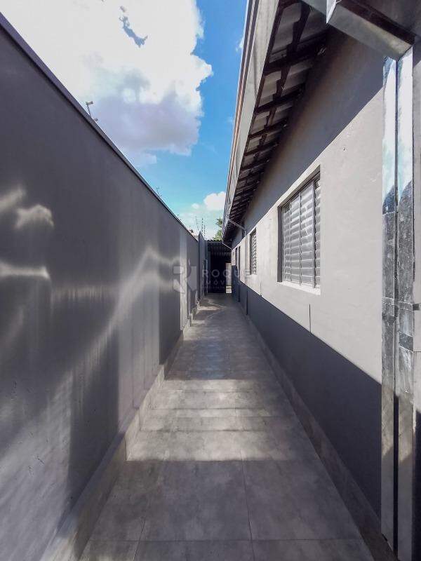 Casa Residencial para aluguel no bairro Jardim Parque Novo Mundo: Corredor externo
