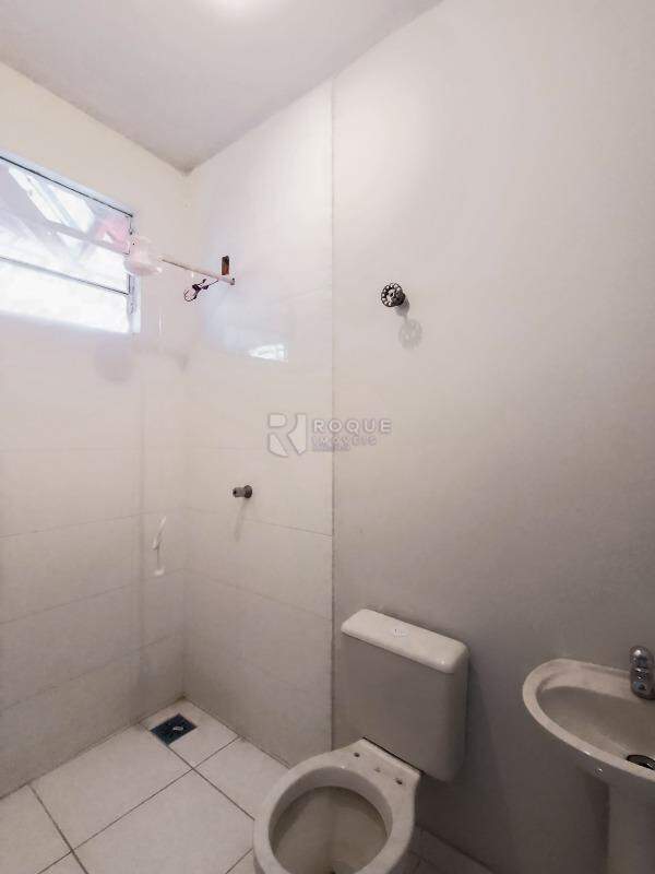 Casa Residencial para aluguel no bairro Jardim Parque Novo Mundo: WC Suíte externa
