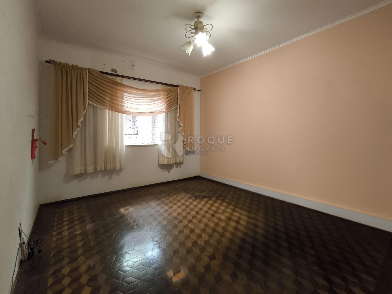 Casa Residencial à venda no bairro Vila Cristovam: SUÍTE