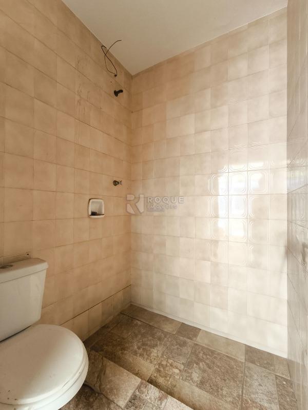 Casa Residencial à venda no bairro Vila Cristovam: BANHEIRO SOCIAL EXTERNO