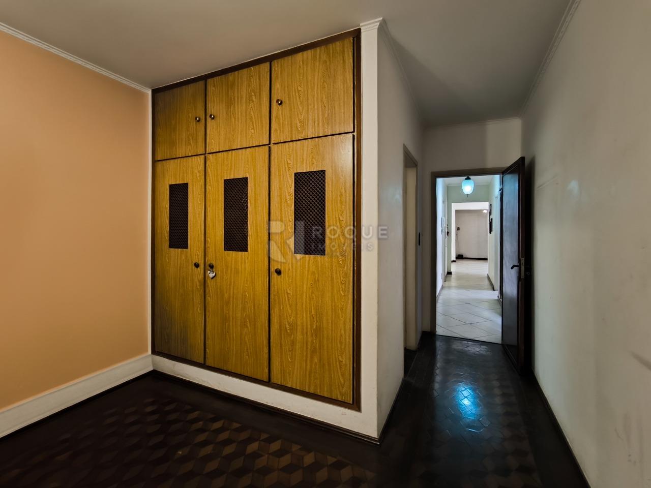 Casa Residencial à venda no bairro Vila Cristovam: SUÍTE