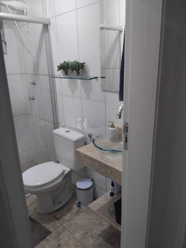 Apartamento à venda no bairro Jardim do Lago: Banheiro