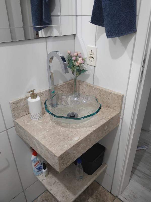 Apartamento à venda no bairro Jardim do Lago: Banheiro