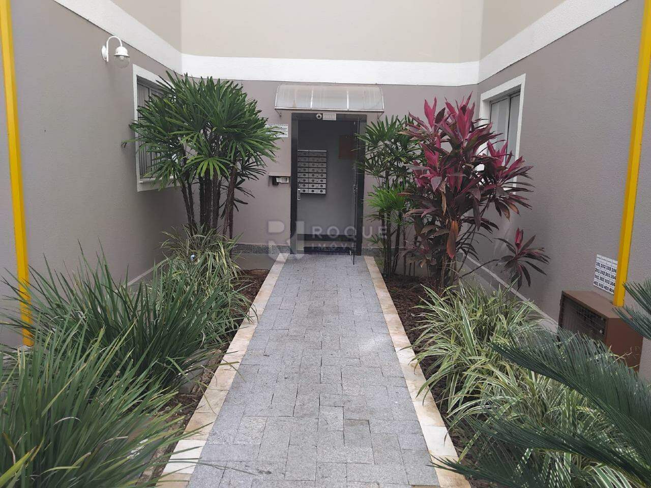 Apartamento à venda no bairro Jardim do Lago: Entrada