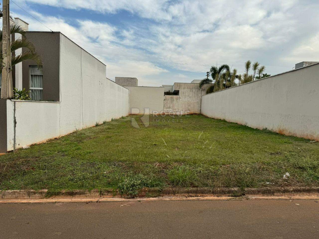 Terreno em condomínio à venda no bairro Parque Residencial Roland III: 