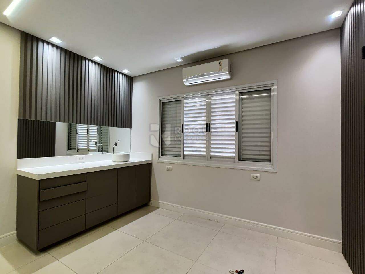 Salas/Conjuntos para aluguel no bairro Vila Cristovam: Sala