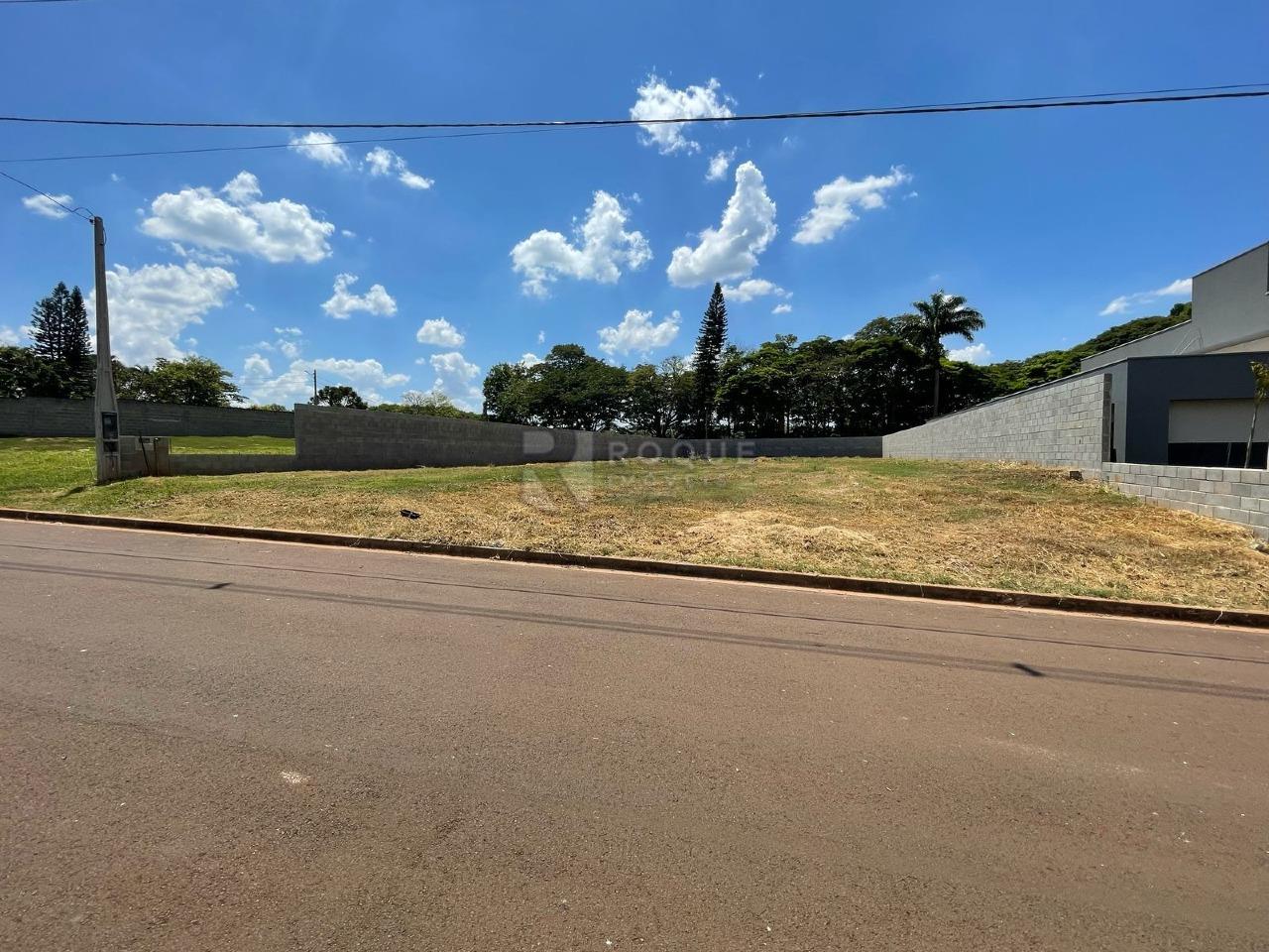 Terreno em condomínio à venda no bairro Residencial Florisa: 