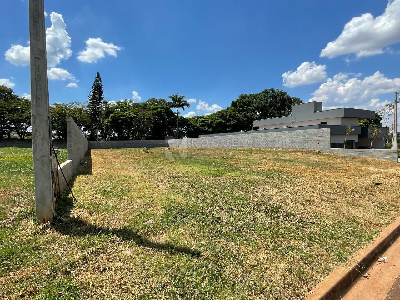 Terreno em condomínio à venda no bairro Residencial Florisa: 