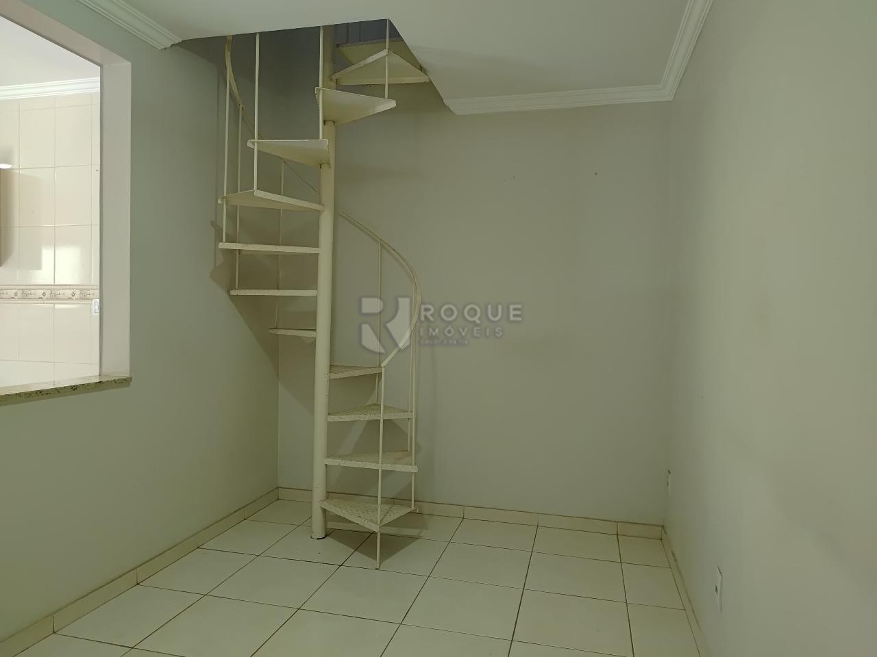 Casa Residencial à venda no bairro Jardim Residencial Alto da Graminha: Escada