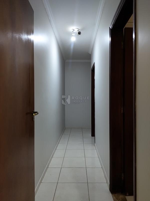 Casa Residencial à venda no bairro Jardim Residencial Alto da Graminha: Hall dormitório