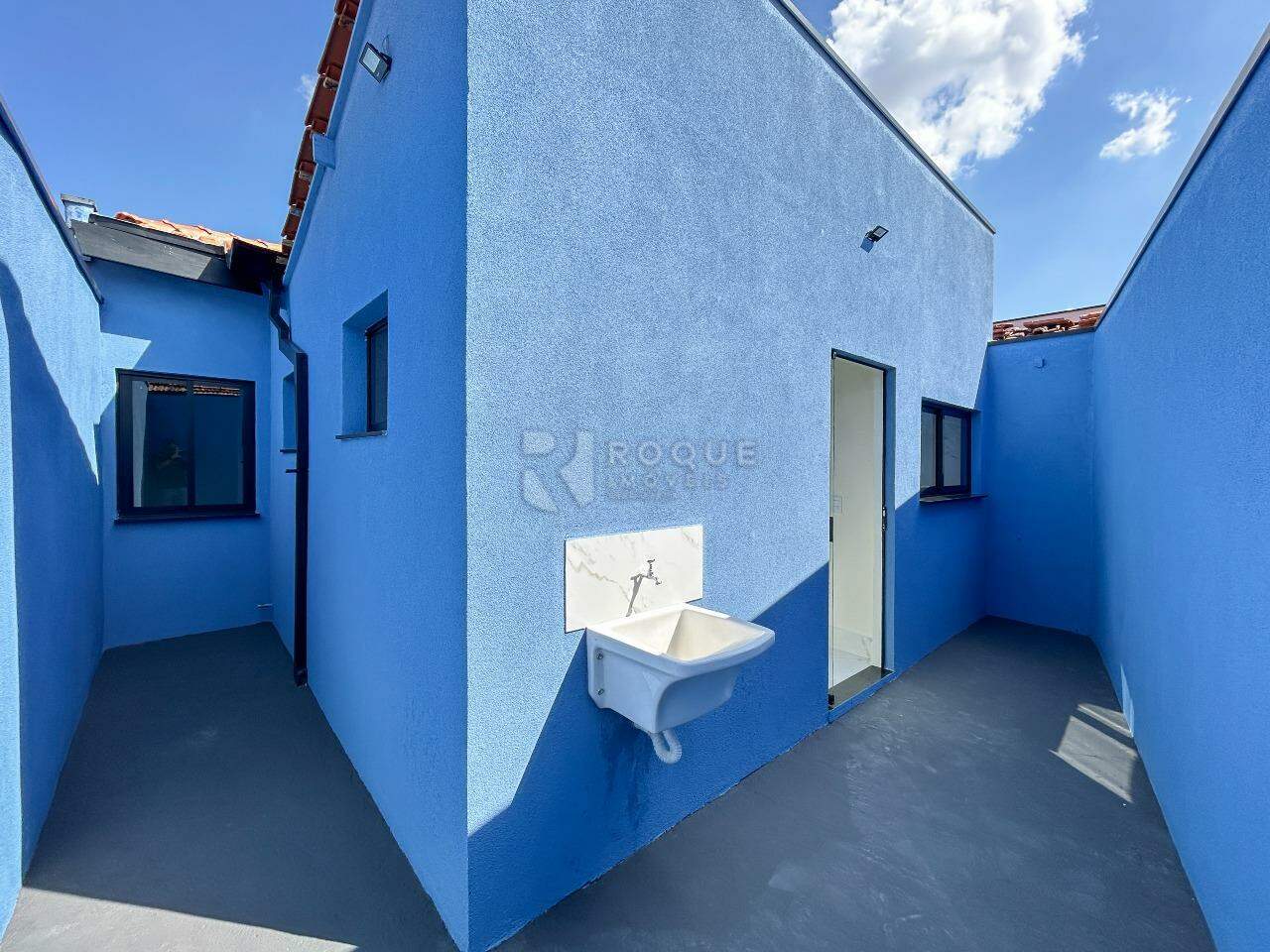 Casa Comercial para aluguel no bairro Parque Real: Fundo