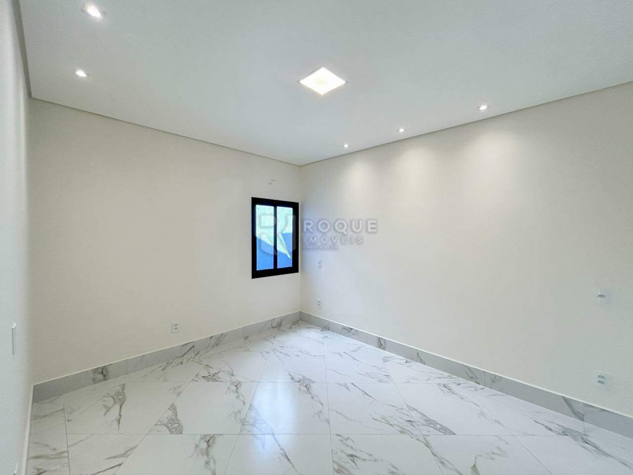 Casa Comercial para aluguel no bairro Parque Real: Sala 3