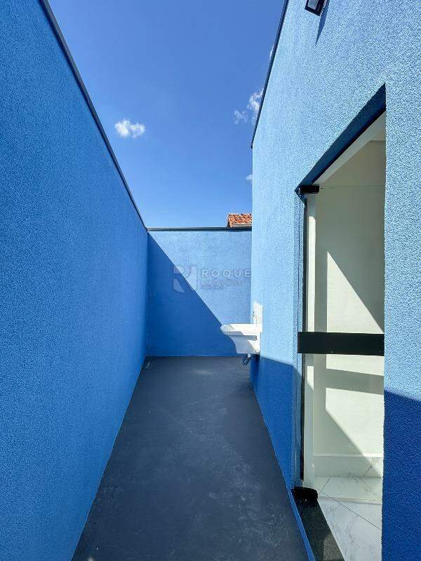 Casa Comercial para aluguel no bairro Parque Real: Área de serviço fundo