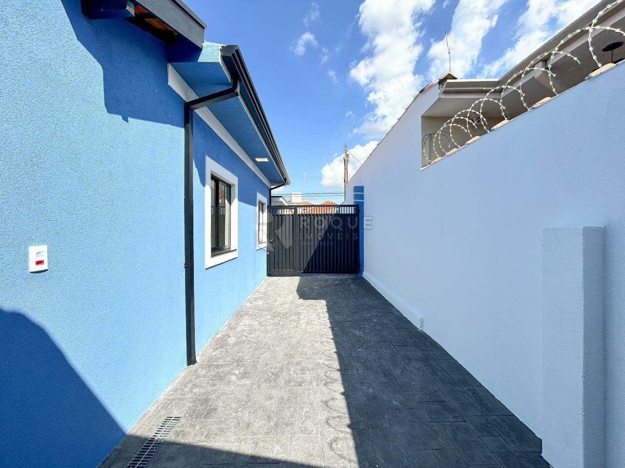 Casa Comercial para aluguel no bairro Parque Real: Garagem