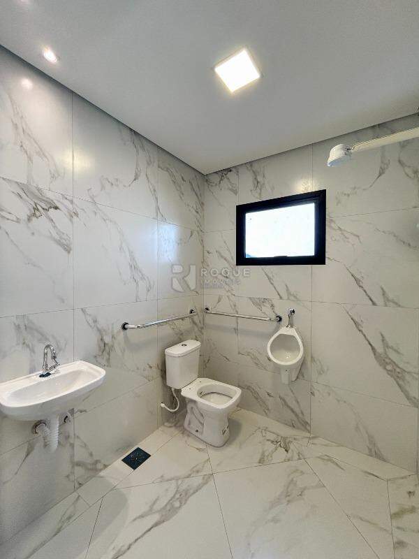 Casa Comercial para aluguel no bairro Parque Real: WC social 1