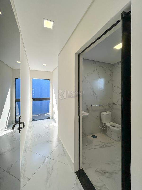 Casa Comercial para aluguel no bairro Parque Real: Hall