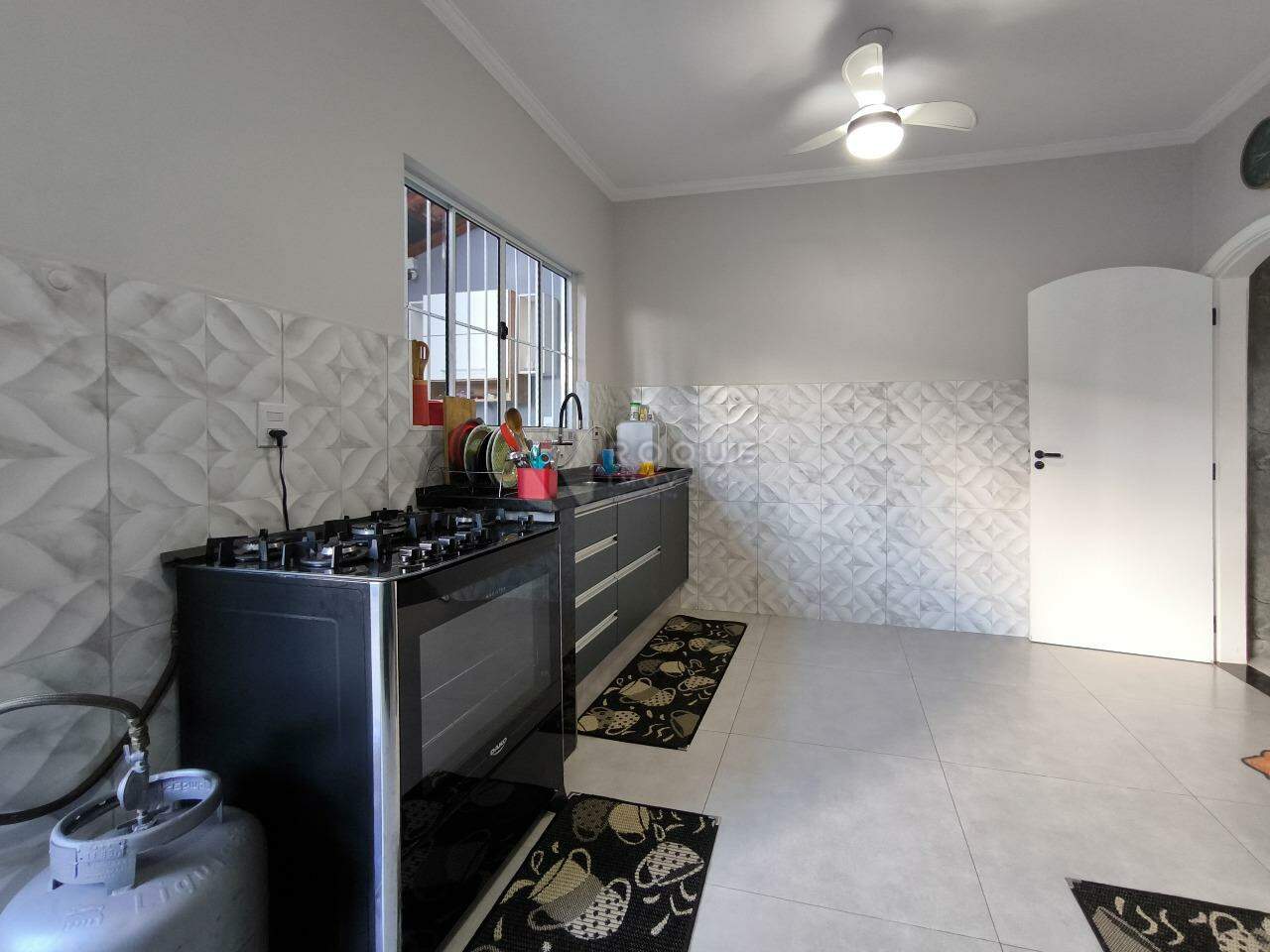 Casa Residencial à venda no bairro Jardim Nova Itália: COZINHA