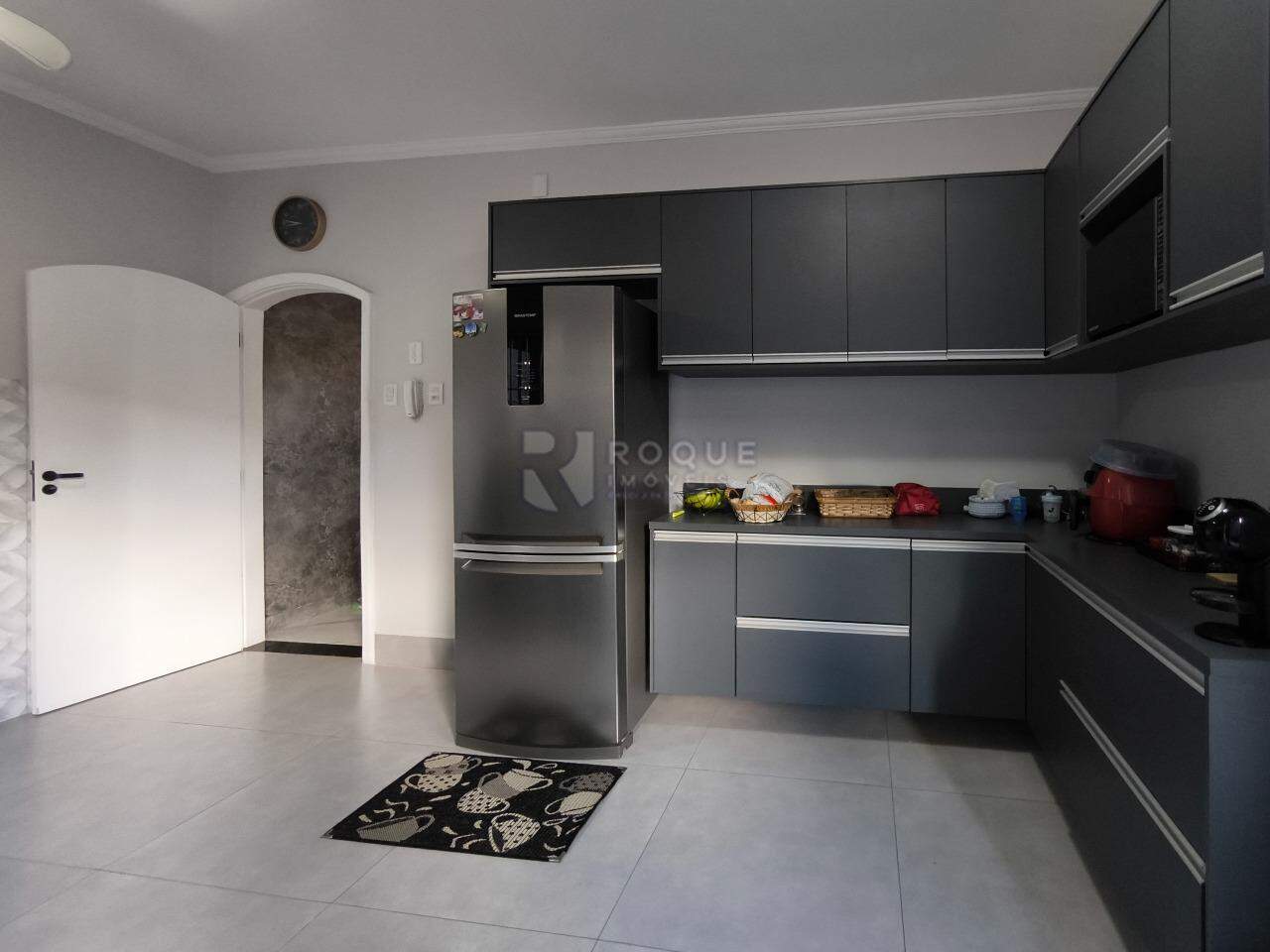 Casa Residencial à venda no bairro Jardim Nova Itália: COZINHA