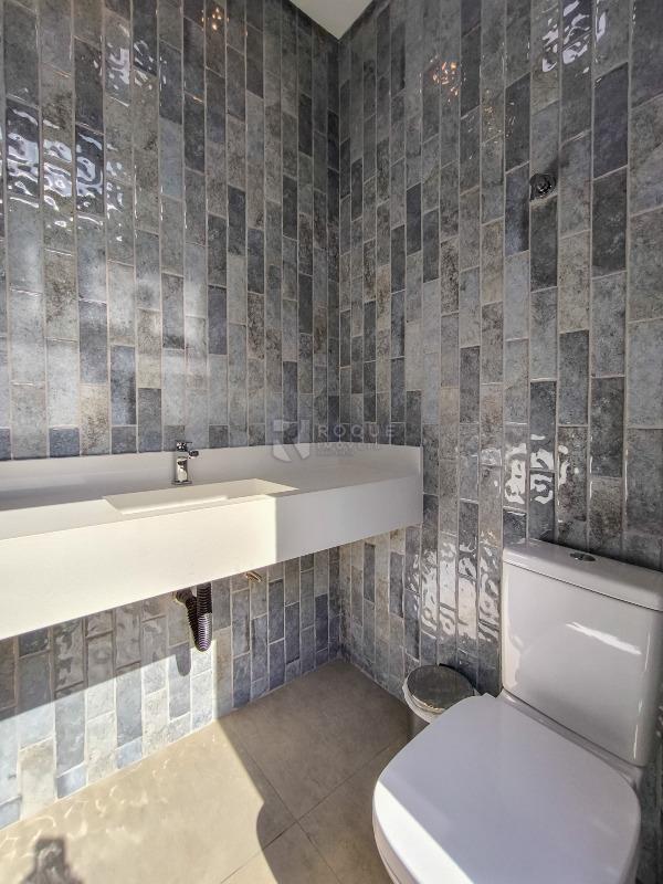 Casa em condomínio à venda no bairro Residenciais Fazenda Itapema: BANHEIRO EXTERNO