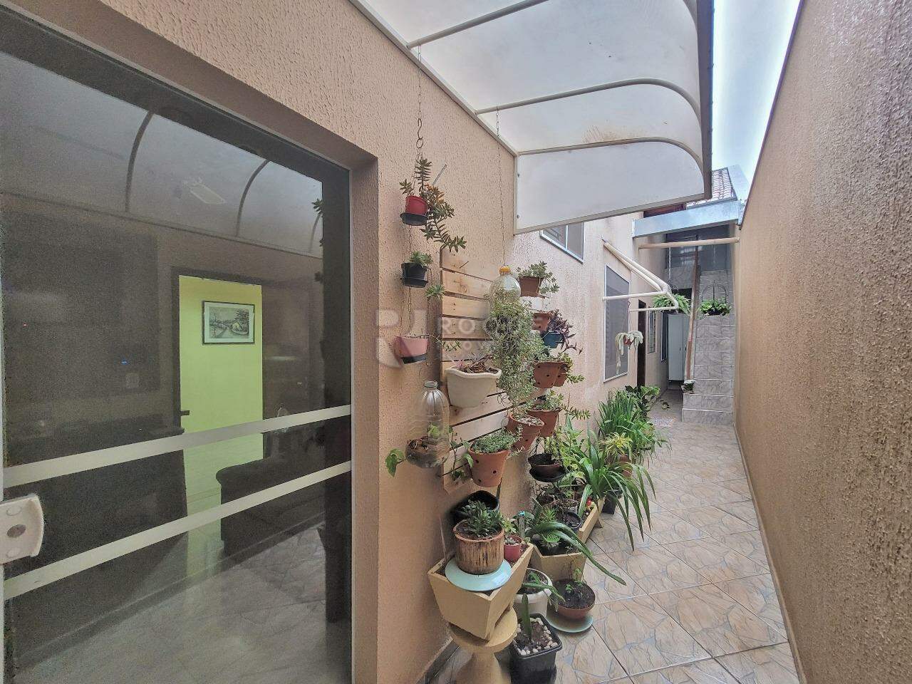 Casa Residencial à venda no bairro Jardim Gustavo Peccinini: CORREDOR LATERAL