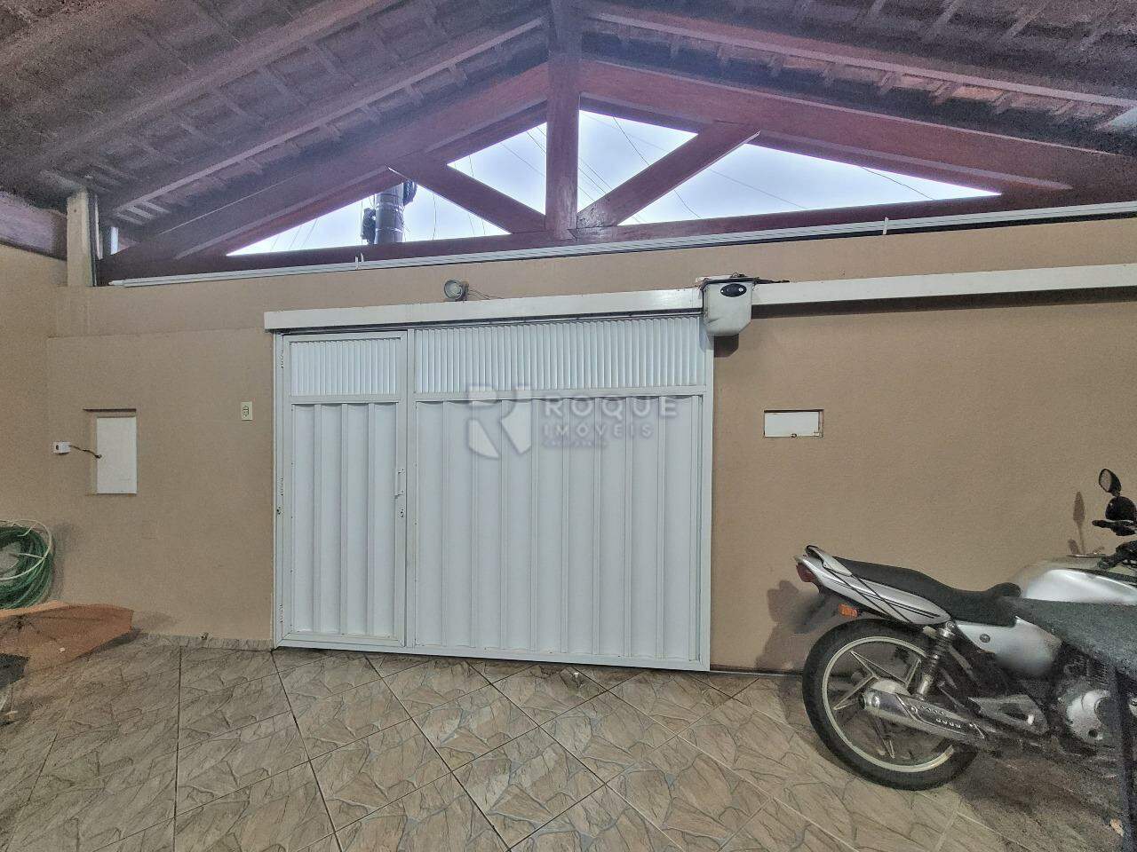 Casa Residencial à venda no bairro Jardim Gustavo Peccinini: GARAGEM