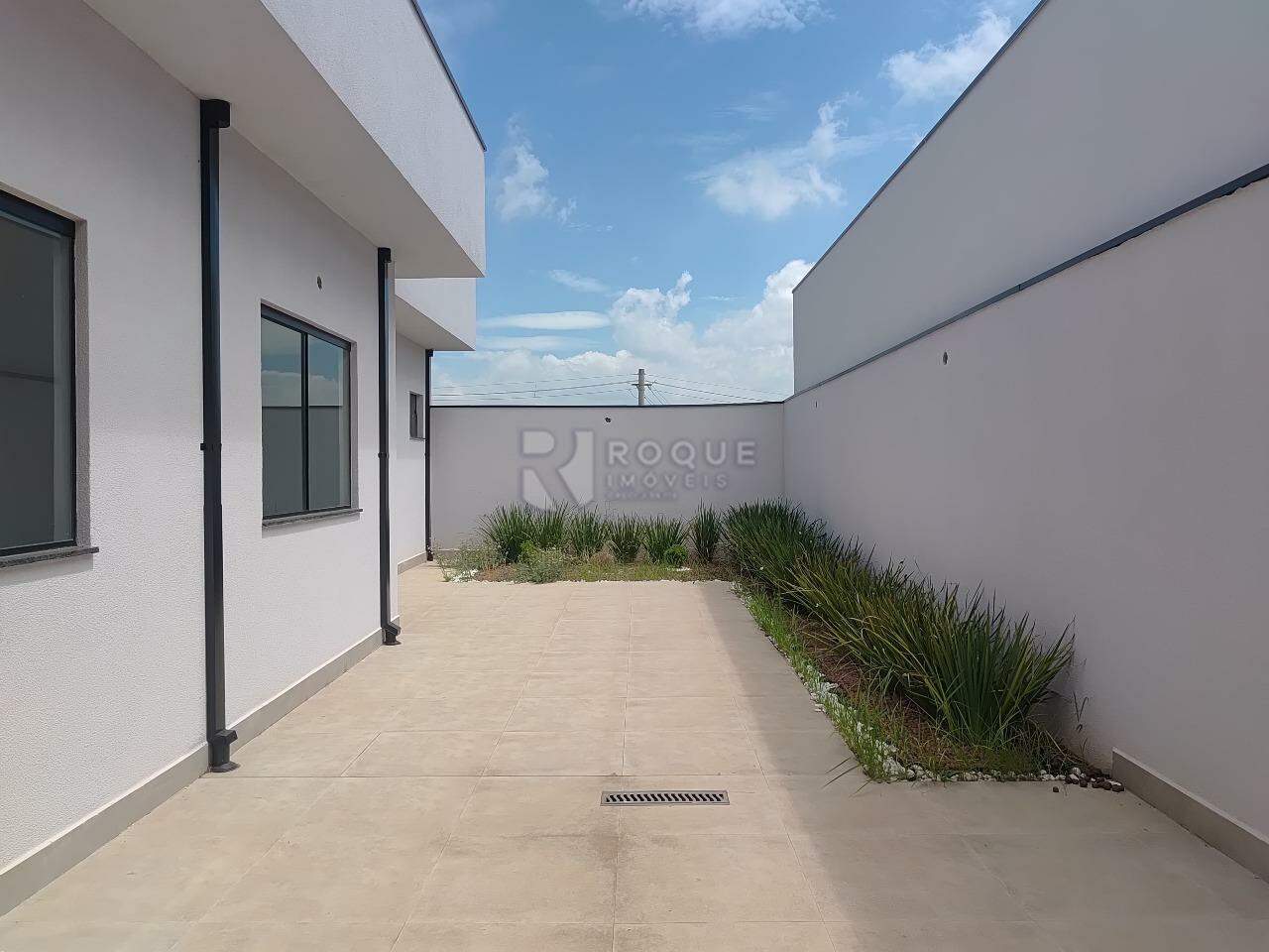 Casa Residencial para aluguel no bairro Jardim Real Park: Corredor 