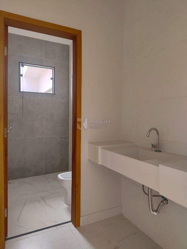 Casa Residencial para aluguel no bairro Jardim Real Park: Lavatório